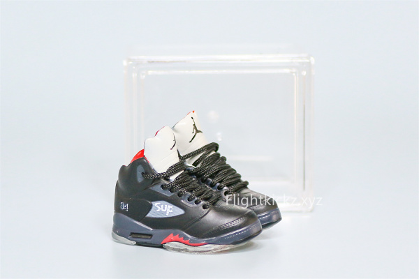 Mini Sneaker Supreme x Air Jordan 5 Bred 3D keychain