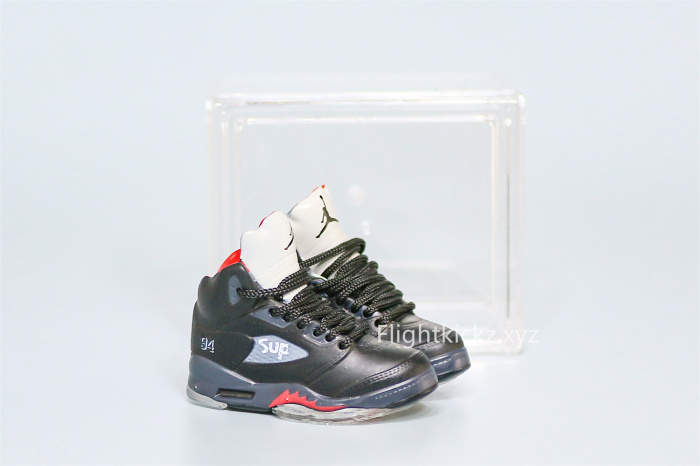 Mini Sneaker Supreme x Air Jordan 5 Bred 3D keychain