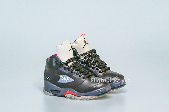 Mini Sneaker Supreme x Air Jordan 5 Bred 3D keychain