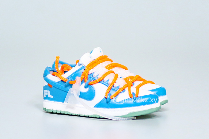 Mini Sneaker Futura x Off-White x Nike SB Dunk UNC 3D keychain