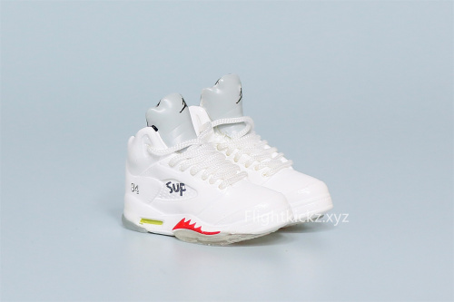 Mini Sneaker Supreme x Air Jordan 5 White 3D keychain