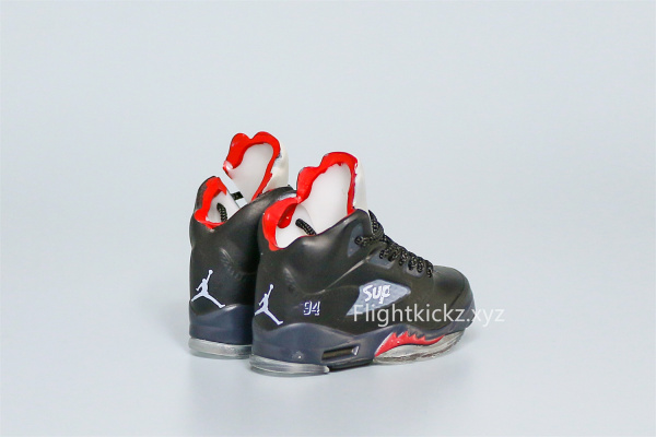 Mini Sneaker Supreme x Air Jordan 5 Bred 3D keychain