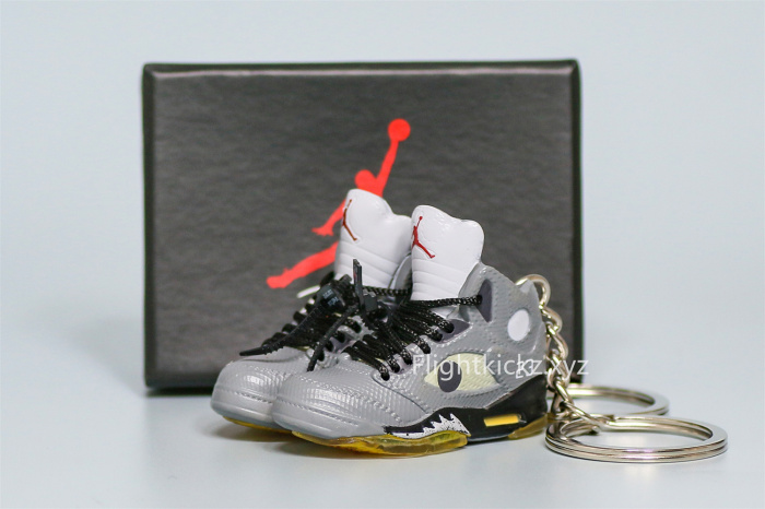Mini Sneaker Off White x Air Jordan 5 Sail 3D keychain