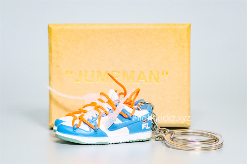 Mini Sneaker Futura x Off-White x Nike SB Dunk UNC 3D keychain