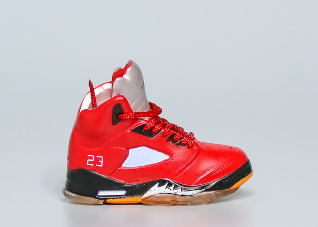 Mini Sneaker Air Jordan 5 Bull Yellowing Sole 3D keychain