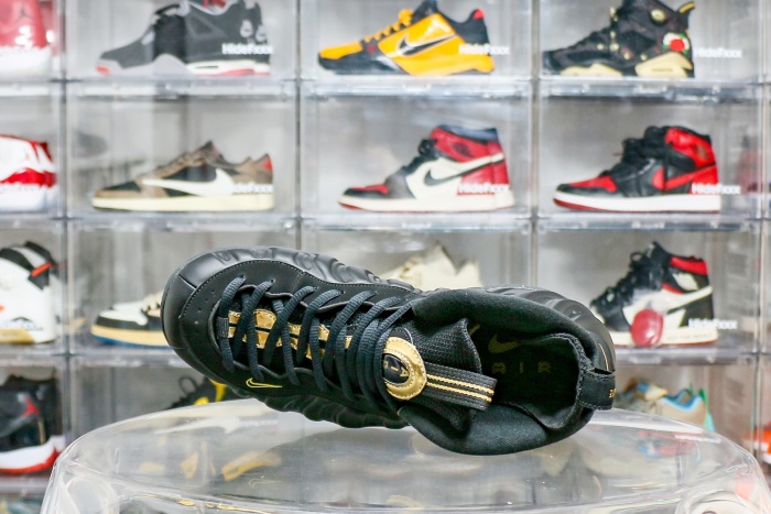 Nike Foamposite Pro Black Metallic Gold