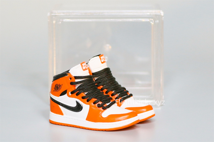 Mini Sneaker Air Jordan 1 Retro Reverse Shattered Backboard 3D keychain