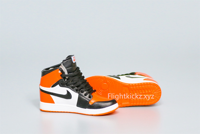 Mini Sneaker Air Jordan 1 Retro High Og Shattered Backboard 3D keychain