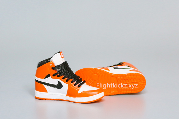 Mini Sneaker Air Jordan 1 Retro Reverse Shattered Backboard 3D keychain