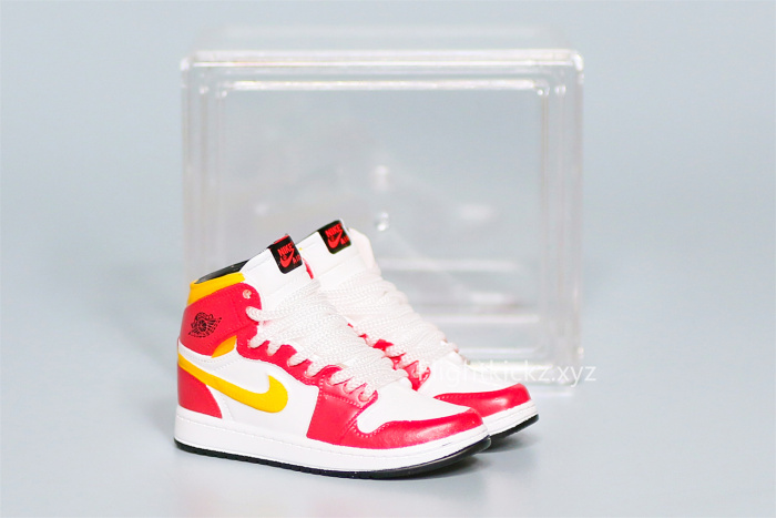 Mini Sneaker Air Jordan 1 Retro High OG Light Fusion Red 3D keychain