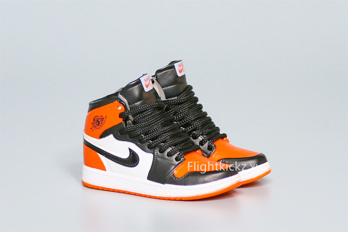 Mini Sneaker Air Jordan 1 Retro High Og Shattered Backboard 3D keychain