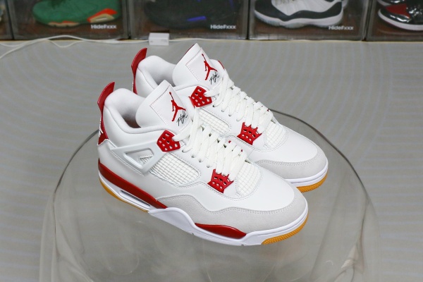 Nike SB x Air Jordan 4  Varsity Red  is a Family & Friends （A1）