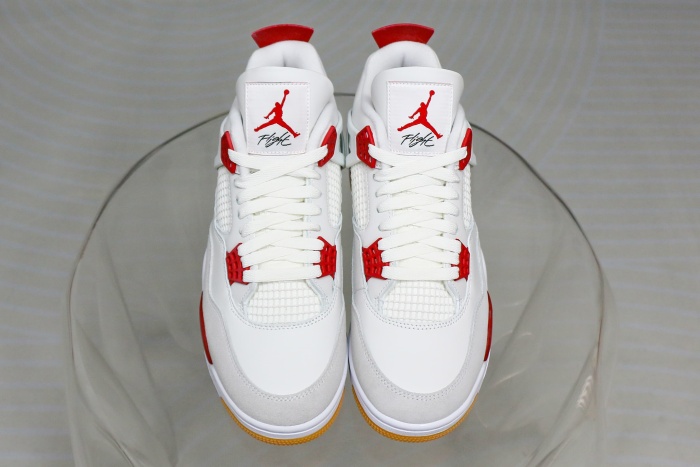 Nike SB x Air Jordan 4  Varsity Red  is a Family & Friends (LN5 A1 Batch)