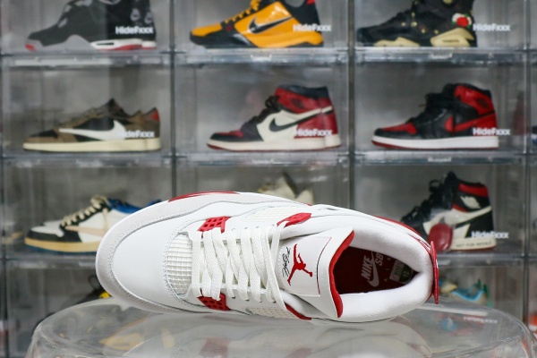 Nike SB x Air Jordan 4  Varsity Red  is a Family & Friends （A1）