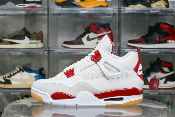 Nike SB x Air Jordan 4  Varsity Red  is a Family & Friends （A1）