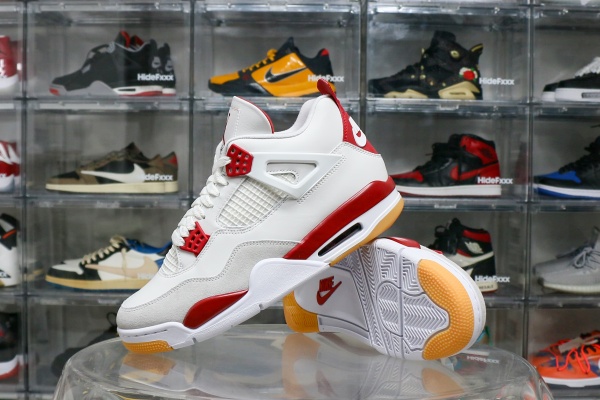 Nike SB x Air Jordan 4  Varsity Red  is a Family & Friends （A1）