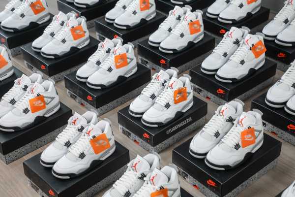 Air Jordan 4 Retro OG 'White Cement' 2025（A1）
