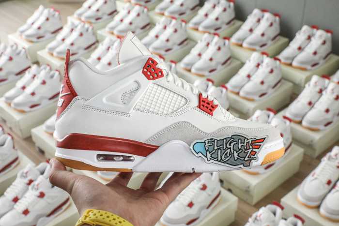 Nike SB x Air Jordan 4  Varsity Red  is a Family & Friends (LN5 A1 Batch)