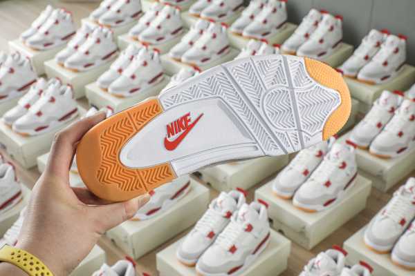 Nike SB x Air Jordan 4  Varsity Red  is a Family & Friends （A1）