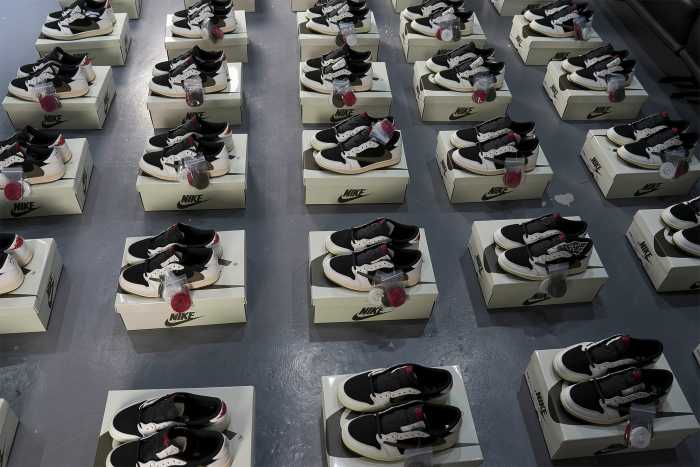 US Warehouse: Travis Scott x Air Jordan 1 Low OG SP WMNS Olive （A1）