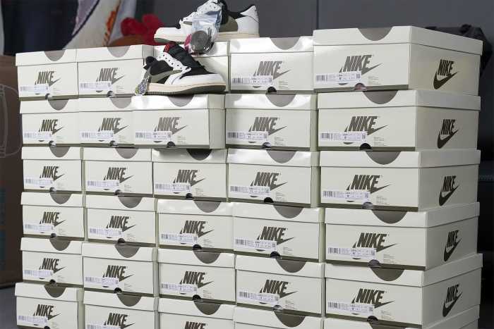 US Warehouse: Travis Scott x Air Jordan 1 Low OG SP WMNS Olive （A1）