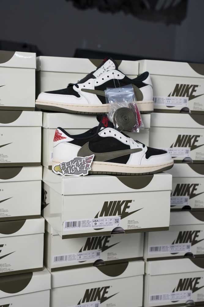 US Warehouse: Travis Scott x Air Jordan 1 Low OG SP WMNS Olive （A1）