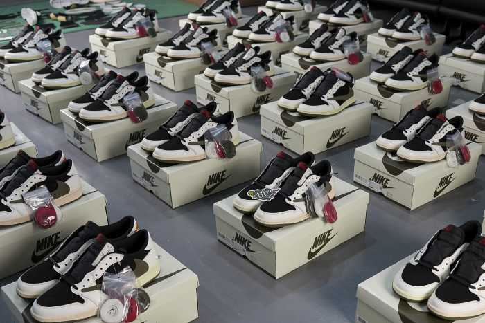 US Warehouse: Travis Scott x Air Jordan 1 Low OG SP WMNS Olive （A1）