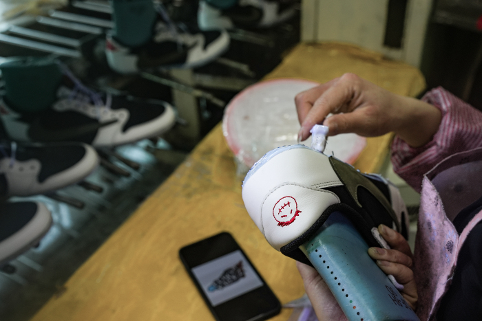 US Warehouse: Travis Scott x Air Jordan 1 Low OG SP WMNS Olive （A1）