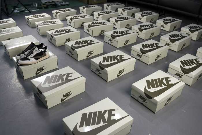 US Warehouse: Travis Scott x Air Jordan 1 Low OG SP WMNS Olive （A1）