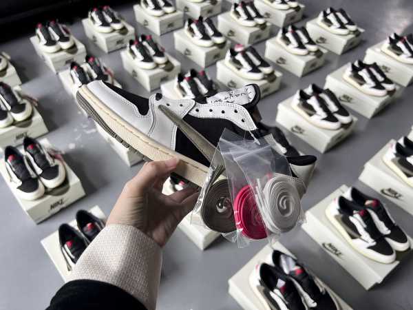 US Warehouse: Travis Scott x Air Jordan 1 Low OG SP WMNS Olive （A1）
