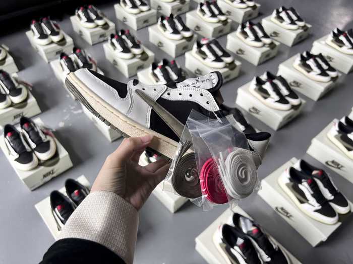 US Warehouse: Travis Scott x Air Jordan 1 Low OG SP WMNS Olive （A1）