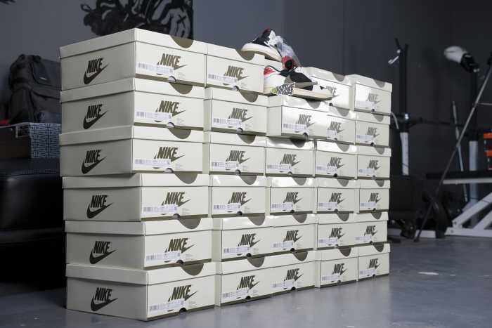 US Warehouse: Travis Scott x Air Jordan 1 Low OG SP WMNS Olive （A1）