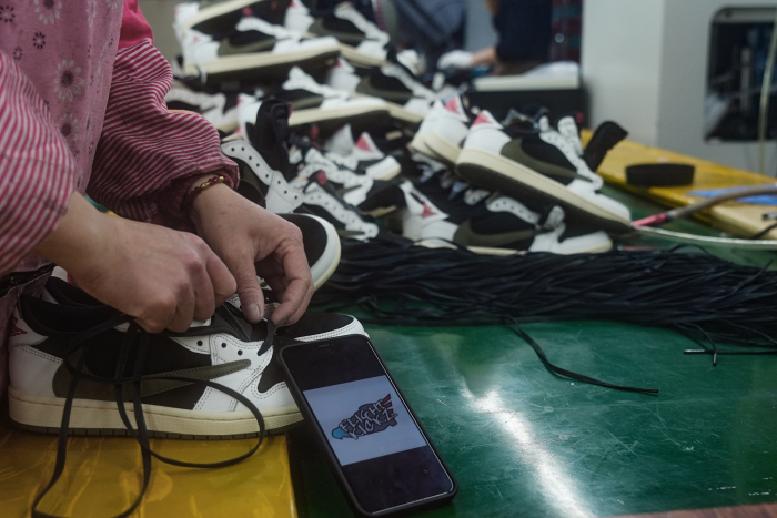 US Warehouse: Travis Scott x Air Jordan 1 Low OG SP WMNS Olive （A1）