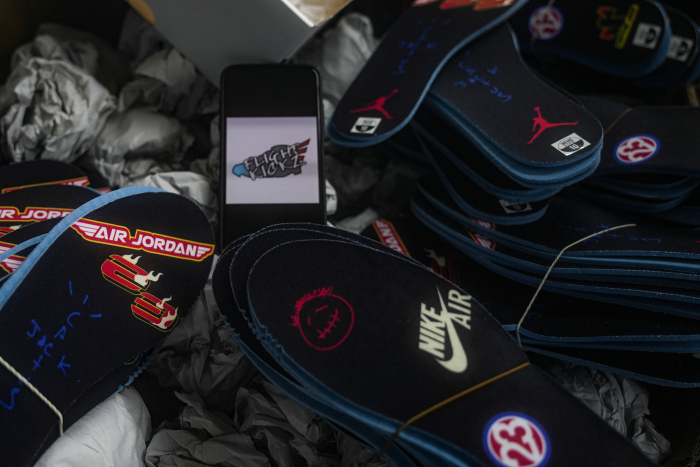 US Warehouse: Travis Scott x Air Jordan 1 Low OG SP WMNS Olive （A1）