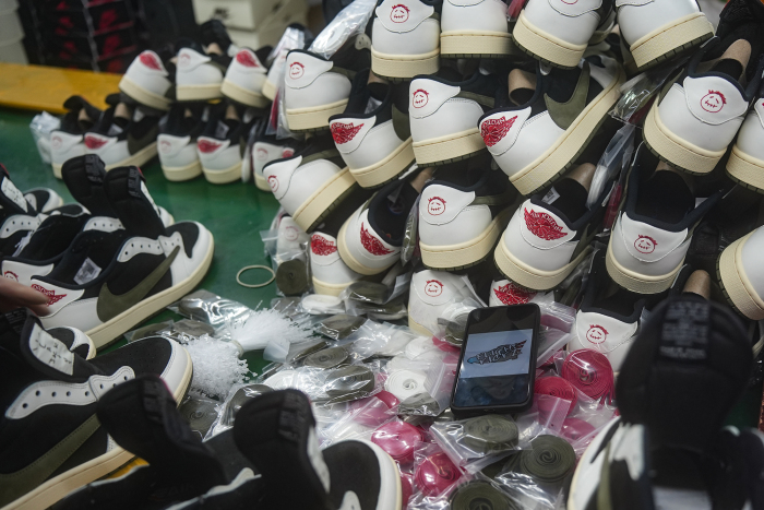 US Warehouse: Travis Scott x Air Jordan 1 Low OG SP WMNS Olive （A1）