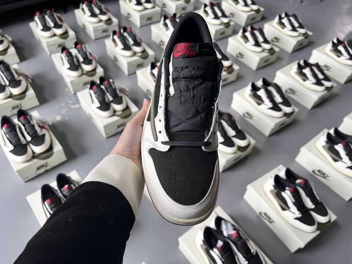 US Warehouse: Travis Scott x Air Jordan 1 Low OG SP WMNS Olive （A1）