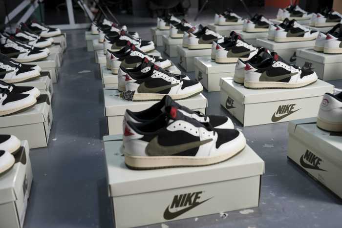 US Warehouse: Travis Scott x Air Jordan 1 Low OG SP WMNS Olive （A1）