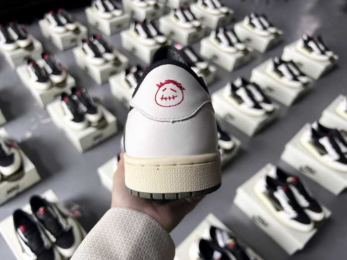 US Warehouse: Travis Scott x Air Jordan 1 Low OG SP WMNS Olive （A1）