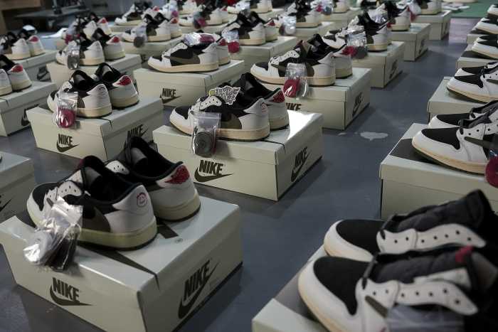 US Warehouse: Travis Scott x Air Jordan 1 Low OG SP WMNS Olive （A1）