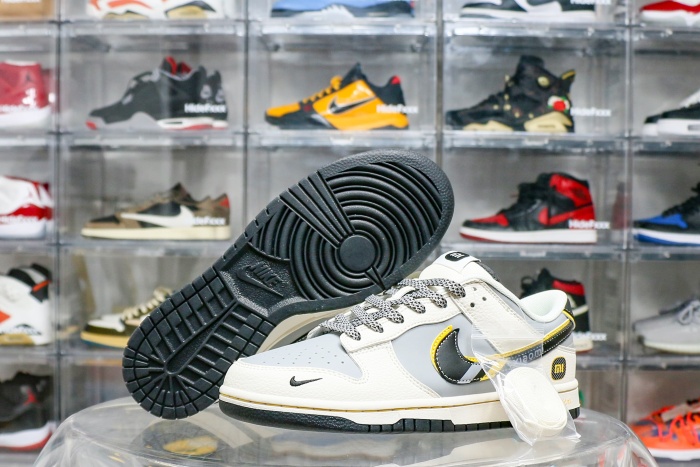 Nike SB Dunk Low x Xiaomi Su7