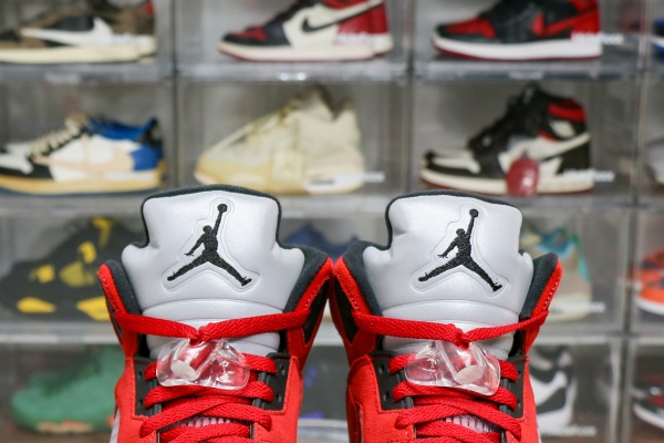 Air Jordan 5 Retro Raging Bull Red Suede