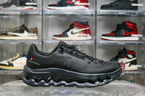 On Cloudtilt Black Eclipse