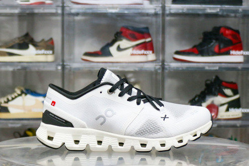 On Cloud X 3 Ivory Black