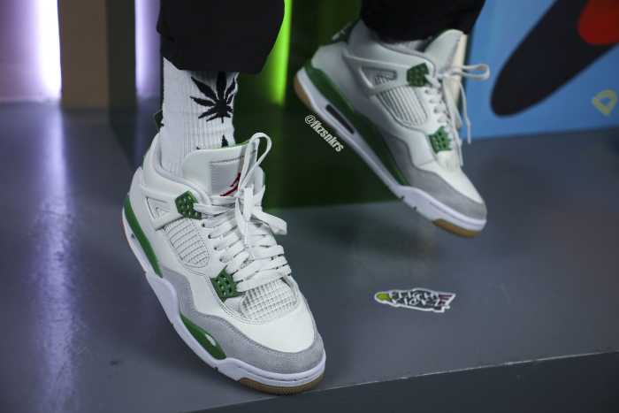 US Warehouse: Nike SB x Air Jordan 4 “Pine Green” 2023 ( A1)