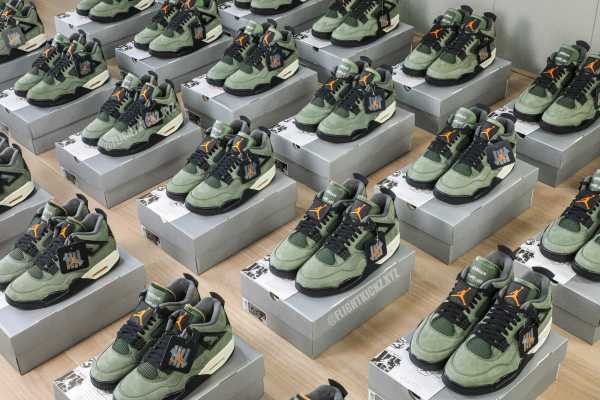 US Warehouse: Jordan 4 Retro OG SP Undefeated 2025 (A1 )