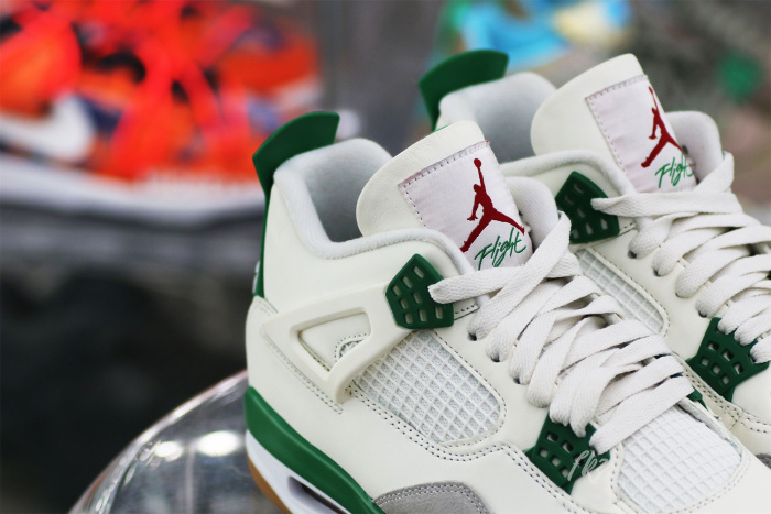 US Warehouse: Nike SB x Air Jordan 4 “Pine Green” 2023 ( A1)