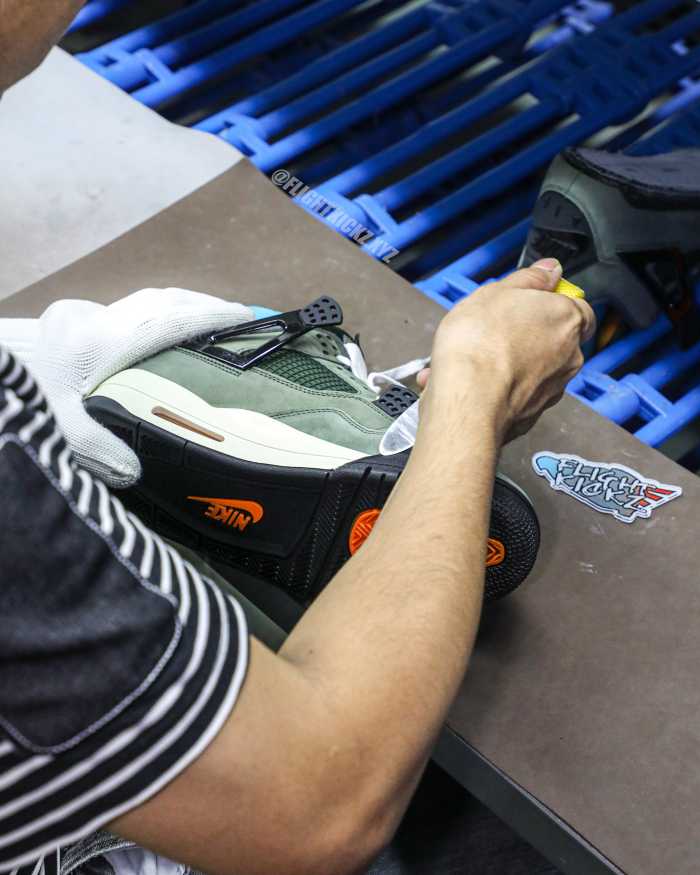 US Warehouse: Jordan 4 Retro OG SP Undefeated 2025 (A1 )