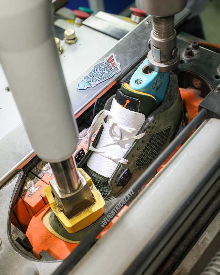 US Warehouse: Jordan 4 Retro OG SP Undefeated 2025 (A1 )