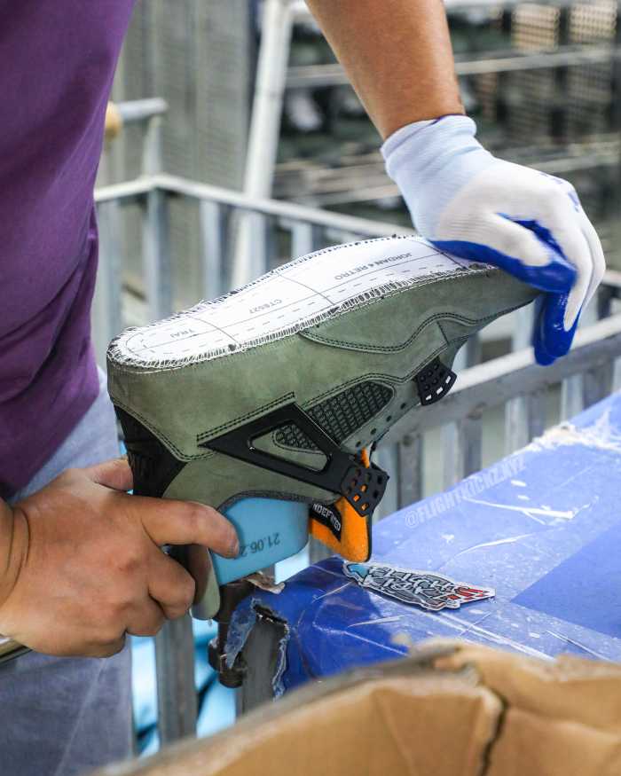 US Warehouse: Jordan 4 Retro OG SP Undefeated 2025 (A1 )