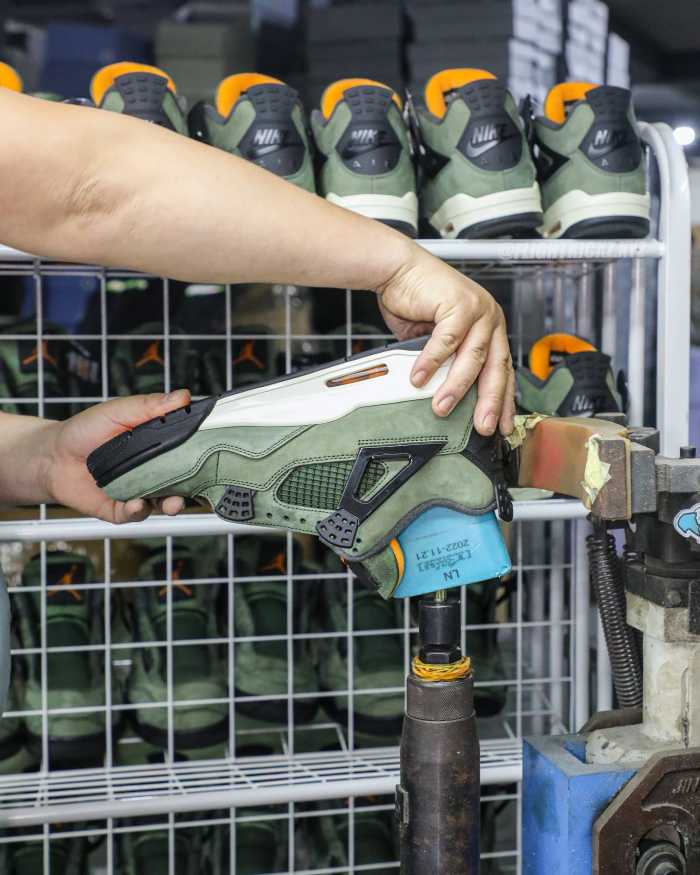 US Warehouse: Jordan 4 Retro OG SP Undefeated 2025 (A1 )